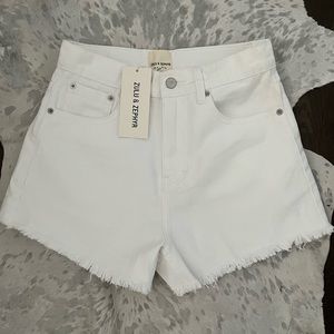 Zulu and zephyr white cut off shorts size 8 aus